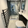 Symmetrical bathroom tile layout and finishes image